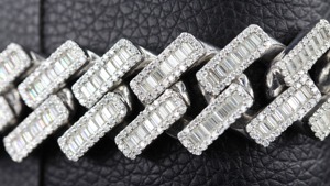 Pulsera de eslabones cubanos con moissanita de corte baguette y redondo en plata 925 - Product Image 6