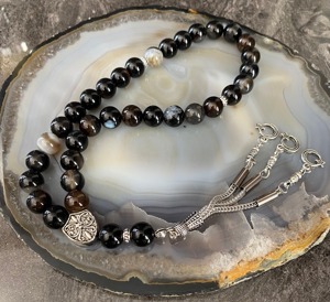 Origin Pulse Misbaha, Vanguard Soul Tasbeeh, Axiom Spirit Sibha, Perles de prière Crested Flow, Outil de Dhikr Aura Bond, Essence Zenith - Product Image 3