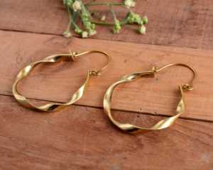 Pendientes de Aro Trenzados de Acero Inoxidable Quirúrgico con Baño de Oro de 18k, Antideslustre, Diseño de Onda, para Mujer, Venta al por Mayor de Joyería de Moda - Product Image 3