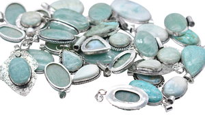 Lote al por mayor de colgantes de latón chapado en plata antigua con gema de amazonita para niños cristianos, estilo vintage, con engaste de bisel, surtido. - Product Image 2