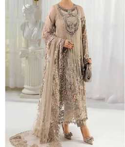 Ensemble shalwar kameez 3 pièces en chiffon traditionnel de haute qualité pour femmes, avec châle brodé pour mariage et fête - Product Image 2