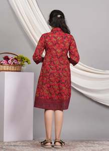 Robe Anarkali pour femmes en coton imprimé floral, couleur bordeaux, style évasé, ethnique, décontractée, été, protection solaire, matériaux recyclés - Product Image 3