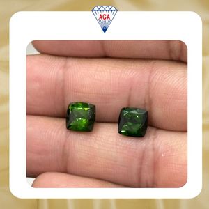 Paire de pierres précieuses de tourmaline verte naturelle taille coussin 5,30 carats AAAA, claires à la loupe, provenance Madagascar, bijoux fins, vente en gros de pierres précieuses - Product Image 2