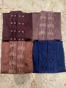Elegante Abaya Morada de Satén con Diamantes y Bordados a Mano, Vestido Largo de Manga Larga para Mujer, Estilo de Oriente Medio, Uso Diario - Product Image 6