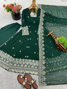 Ensemble de robe ethnique de luxe avec robe en georgette évasée, pantalon confortable et dupatta brodé - Product Image 1