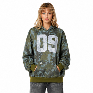 Sudadera con capucha de camuflaje para mujer, estampado integral, oversize, mezcla de algodón, hombros caídos, estampado de número frontal, estilo urbano, logotipo personalizado - Product Image 1