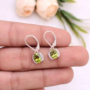 Pendientes Colgantes de Peridoto, Plata de Ley 925, Cierre de Palanca, Joyería Artesanal con Piedras Preciosas, Elegante Regalo para Mujer - Product Image 3
