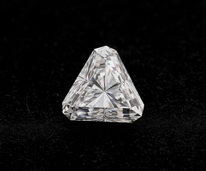 Diamant unique de 2,30 carats, taille triligne, EF VVS-VS, certifié IGI, cultivé en laboratoire, percé au laser, haute qualité pour la fabrication de bijoux OM GEMS - Product Image 6