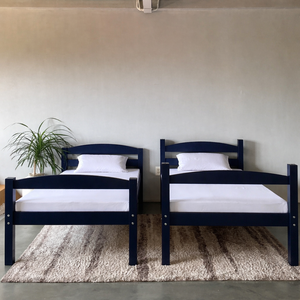 Cama litera minimalista personalizable en azul oscuro, muebles de dormitorio de madera personalizados para niños - Product Image 1