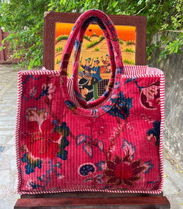 Luxury Printed Velvet Quilted <b>Shoulder</b> Bag for Women with Soft Texture and Elegant Chain <b>Strap</b> - Product Image 2