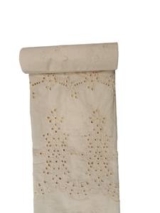 Tela de Algodón Blanco de Primera Calidad con Bordado Schiffli y Borde Festoneado, Diseño Floral Calado, Material para Vestidos/Kurtis de Verano - Product Image 3
