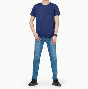 เสื้อยืดโพลีเอสเตอร์สั่งทำพิเศษ พิมพ์โลโก้ OEM ODM สีพื้นเรียบ คอกลม แขนครึ่งตัว แฟชั่นสำหรับผู้ชาย - Product Image 4