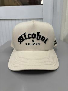 Gorra Snapback de 6 Paneles Bordada con Diseño de Alcohol y Camiones, Unisex, Casual, Ajustable, de Algodón Beige, con Visera Precurvada, Estilo Trucker - Product Image 1