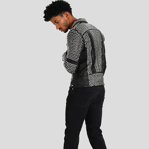 Veste en cuir cloutée faite à la main pour homme, style punk rock, avec pointes argentées, veste de motard en cuir véritable noir, coupe ajustée, pour soirée - Product Image 5