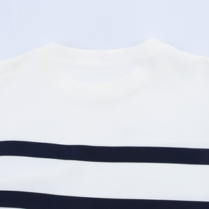 Camiseta de Mujer de Manga Corta con Estampado de Rayas en Blanco y Negro, Cuello Redondo, Estilo Casual - Product Image 5