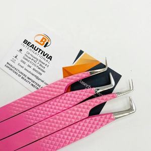 Pinzas profesionales de Extensión de pestañas de acero inoxidable con revestimiento rosa con punta puntiaguda sostenible para Aplicación de pestañas - Product Image 2