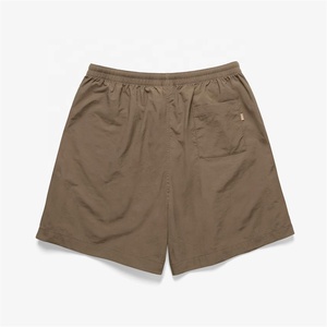 Short en nylon surdimensionné pour hommes de 7 pouces avec taille élastique Logo personnalisé Motif solide Style décontracté Mode Street Wear Pantalon vierge - Product Image 2