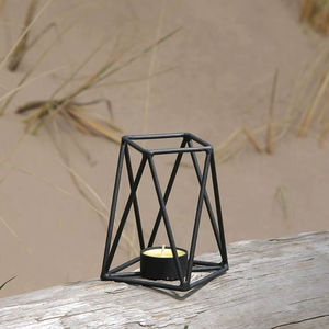 Portavelas Metálico Minimalista que Combina una Estructura Sencilla con un Diseño Funcional y un Atractivo Decorativo - Product Image 1