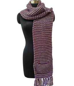 Bufanda Tejida Gruesa de Lujo Unisex - Diseño de Ganchillo Acabado a Mano - Accesorio Suave de Invierno con Logotipo de Marca Personalizado - Product Image 4