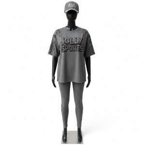 Ensemble femme : T-shirt ample en coton 200 GSM confortable et legging extensible en spandex gris avec panneau éclair et logo personnalisé - Product Image 4