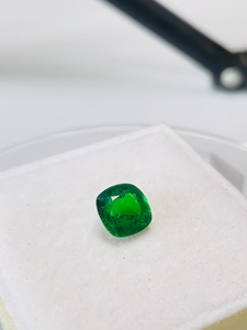 Tsavorita Natural Corte Cojín 3.39 Cts Grado AAA Certificada IGI Gema Verde con Excelente Brillo para Joyería - Product Image 3
