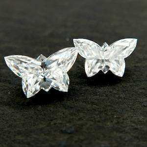 เพชรทรงผีเสื้อ Luxira Export Antique Style รับรองโดย IGI คุณภาพ VVS เพชรเลี้ยงในห้องปฏิบัติการ สีแฟนซีอ่อน เจาะด้วยเลเซอร์ สำหรับเพชรเม็ดเดี่ยว - Product Image 6