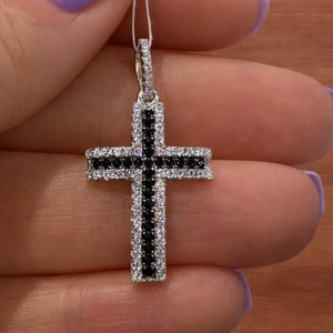 Colgante de cruz de diamantes en blanco y negro, plata de ley 925, colgante de cruz con moissanita, joyería hip hop, regalo para ella - Product Image 2