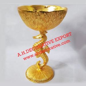 Bol à quatre joints en forme de feuille d'aluminium fait à la main de haute qualité avec une pièce de finition dorée au milieu de la poignée - Product Image 4