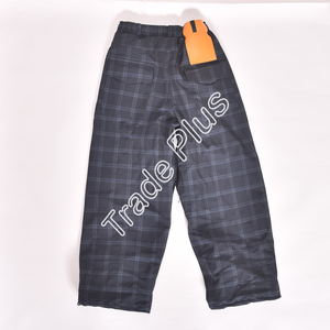 Pantalon de neige noir avec graphisme latéral blanc, imperméable et coupe-vent, doublure chaude, taille à cordon de serrage, fermetures éclair de ventilation, bas élastiques - Product Image 2