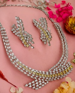 Ensemble collier et boucles d'oreilles en zircon plaqué or de qualité supérieure, design élégant, pour femmes, occasions de mariage et de fête - Product Image 4