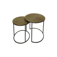 Tables gigognes modernes et élégantes en métal avec plateau en marbre, finition élégante, structure robuste, utilisables comme table basse