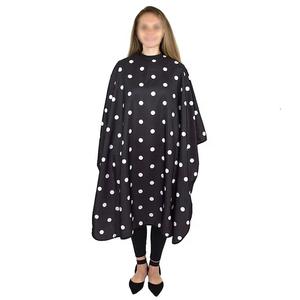RAMAFHH MEDAX R&M-BC-51 Cape de coiffure noire à pois blancs, manches longues, résistante à l'eau, confortable et personnalisable - Product Image 1