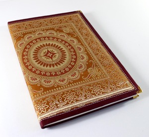 Carnet de notes élégant à couverture marbrée, richement décoré, en papier tissé avec fils de soie colorés or et argent, 48 feuilles - Product Image 3