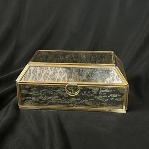 Boîte de rangement pour bijoux en laiton et verre mercure de forme rectangulaire de luxe moderne pour le rangement des accessoires - Product Image 5