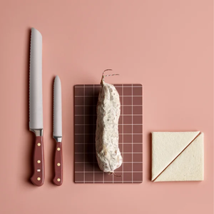 Couteau de cuisine professionnel à lame dentelée de 5 pouces avec manche riveté bordeaux, lame en acier inoxydable pour pain, fruits, tomates - Product Image 6