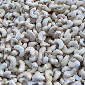 Meilleur prix pour les noix de cajou SANTIGO, noyaux de cajou, kaju en vrac, emballage de marque privée - Product Image 1