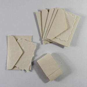 Carte à bords festonnés 250 g/m² avec enveloppe assortie, papier recyclé fait main à partir de fibres de coton - Product Image 3