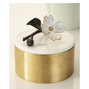 Bougie parfumée noire à motif floral sous couvercle, dans un bocal en verre avec accent métallique élégant, contenant de cire, décoration de luxe pour la maison - Product Image 4