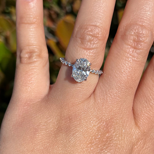 Anillo de Diamante Cultivado en Laboratorio de Corte Ovalado de 2.40 Quilates, Oro Blanco de 14k con Baño de Rodio, Clásico para Compromiso y Boda, Gran Venta - Product Image 3