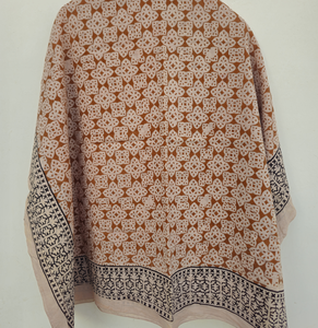 Paréo en coton imprimé à la main pour femme, léger, style bohème, pour la plage, les vacances, ou comme foulard de bain - Product Image 5