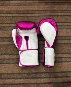 Gants de boxe professionnels les plus vendus, haute qualité, cuir de vachette durable, sangles réglables, pour entraînement et sparring. - Product Image 1