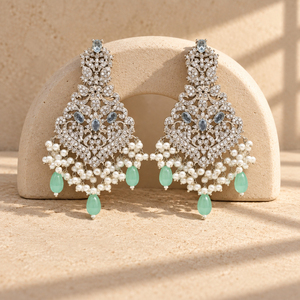 Boucles d'oreilles pendantes en cristal plaqué argent avec perles de menthe, vente en gros, fournisseur de bijoux en vrac - Product Image 1