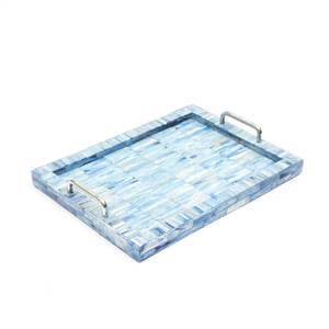 Plateau de service Art Déco en bois incrusté d'os bleu de luxe avec poignées métalliques, plateau décoratif rond pour la décoration de table et le service - Product Image 1