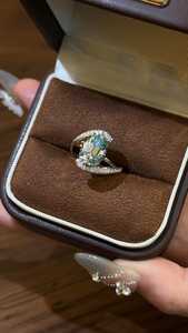 แหวนมอสซาไนต์สีเขียวทรงโอल्डยูโรเปียนคัทแบบคุชชั่น ประดับด้วยแถบไขว้ สำหรับผู้หญิง เงินแท้ 925 ของแท้ ของขวัญแทนคำมั่นสัญญาสำหรับคู่รัก - Product Image 5