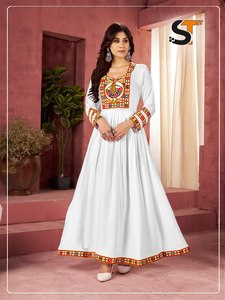 Noiir Pigeon Ghumar Kurta à longues volants en rayonne lourde avec broderie Gamthi, longueur au sol, tenue ethnique de fête, infroissable, robe traditionnelle - Product Image 3