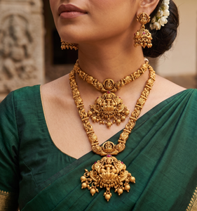 Parure Collier et Boucles d'Oreilles Divyoro Antique Lakshmi Temple Plaqué Or Classique pour Femme Bijoux Ethniques de Mariage - Product Image 3
