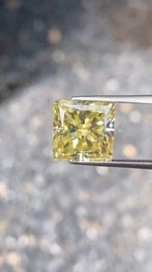 Diamant de laboratoire CVD certifié IGI 1,5 carat, taille princesse, jaune fantaisie, VS2, 3EX – Fournisseur en gros de diamants pour les acheteurs B2B mondiaux - Product Image 2