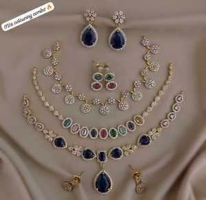 Ensemble de colliers de qualité supérieure, style minimaliste, offre combo idéale pour le bureau et les soirées. - Product Image 3