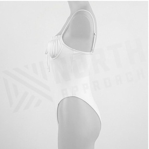 Ensemble de yoga 2 pièces imprimé papillon bleu avec finition dorée, body à col en V profond et jupe portefeuille longueur genou - Product Image 3