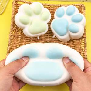 Venta al por mayor de Taba Squishy de silicona con forma de pata de gato, diseño de pata de animal Kawaii, personalizable de fábrica, Taba TPR Mochi Squishy, regalo novedoso - Product Image 6